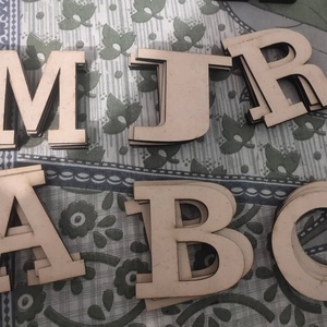Letras Decorativas de Madera Ecológicas Premium para Arte de Pared, Elegante Juego de Letras de MDF con Diseño Antiguo para Decoración del Hogar - Product Image 4