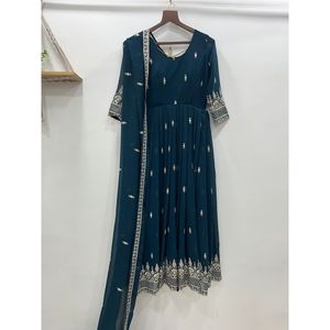 VESTIDO DE FIESTA GEORGETTE BORDADO SECUENCIA TRABAJO CON DUPATTA AZUL CIELO - Product Image 4