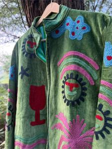 Veste élégante en velours vert brodée de fleurs Suzani, manches longues, col montant, faite à la main, style bohème, vêtement d'extérieur pour l'automne - Product Image 5