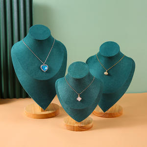 Support de présentation de bijoux en bois moderne de haute qualité avec logo personnalisé, modèle de portrait, coussin en bois - Product Image 5