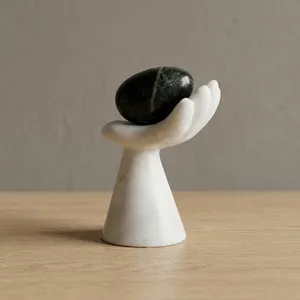 Sculpture ovale en pierre faite à la main, minimaliste, objet de collection, décoration d'intérieur, base blanche polie avec dessus en pierre noire - Product Image 2