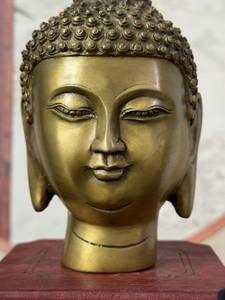 Statue de tête de Bouddha en laiton antique, artisanat métallique moderne fait main, thème culturel, décoration artistique durable pour la maison, présentation sur table - Product Image 3