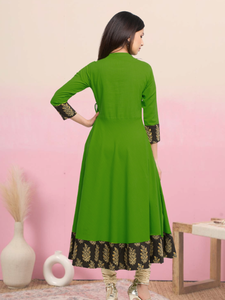 Kurta Anarkali estilo Angrakha para mujer, de algodón verde con textura slub, bordada, con cuello mandarín y mangas tres cuartos, para uso global. - Product Image 5