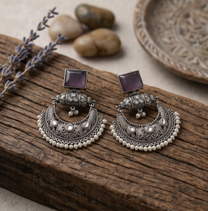 Boucles d'oreilles DIVYORO en améthyste et perles Chandbali - Product Image 4