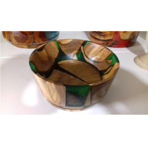 ชามสลัดทำมือจากเรซิ่นอีพ็อกซี่ปลอดสาร BPA และไม้กระถินเทศ ลายเรซิ่นใสแบบแม่น้ำ พร้อมลวดลายไม้ธรรมชาติ สำหรับตกแต่ง - Product Image 1