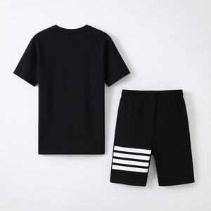 Ensemble T-shirt et short personnalisé en sérigraphie tendance, 100 % coton, matière premium, pour tenue décontractée ou sportive - Product Image 6
