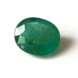 Pierre précieuse ovale facettée en émeraude verte naturelle de Zambie de 9,05 carats pour la fabrication de bijoux - Product Image 1