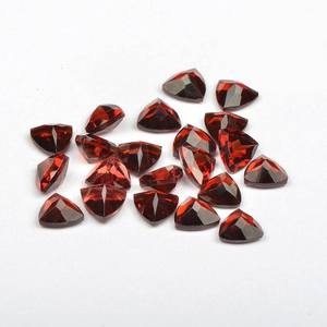 พลอยโกเมนสีแดงธรรมชาติทรงทริลเลียนเจียระไนแบบเหลี่ยมเพชรพลอย  ขนาดมาตรฐาน  ได้รับการรับรอง  ไม่ผ่านการปรับแต่ง  พร้อมสำหรับการฝังในเครื่องประดับ - Product Image 6