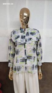 คอลเลคชั่นเสื้อเชิ้ตผ้าจอร์เจียต์สไตล์โมเดิร์นพิมพ์ลายแขนยาวทรงระฆังพร้อมระบายที่คอเสื้อแบบโปร่งใสสำหรับผู้หญิง - Product Image 2