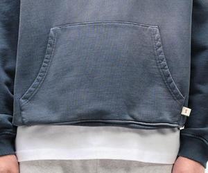 Sweat à capuche unisexe en tissu doux avec poche avant, style décontracté confortable pour les activités quotidiennes et les voyages - Product Image 2