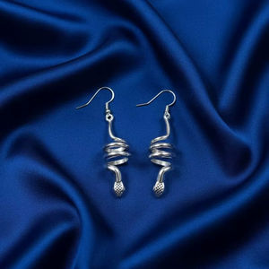 Pendientes Huggie de Latón al por Mayor con Diseño de Serpiente, Color Dorado, Estilo Bohemio, Pendientes Colgantes en Espiral para Mujer, Chapados en Oro Antiguo - Product Image 1