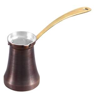 Cafetera Turca Profesional de Metal Ibrik Cezve con Grabado Ornamental y Mango de Madera Aislado Térmicamente para Uso Diario en la Cocina - Product Image 2