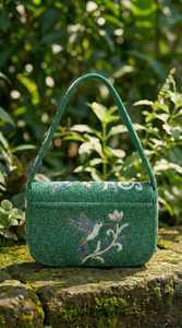 Bolso de Hombro Verde con Cuentas de Colibrí y Flores - Bolso Artesanal para Fiesta con Temática Botánica, Cierre Magnético y Bolsillo Trasero - Product Image 3