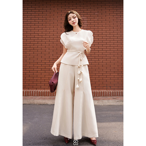 Blusa Elegante para Mujer, Diseño ODM OEM, Color Crema, Cuello Redondo, Mangas con Volantes en Capas, Peplum, con Cinturón Hecho a Mano, Estilo Casual de Oficina, SOLI - Product Image 2