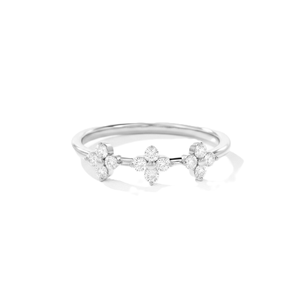 Bague empilable en or massif 9K 10K avec diamant de laboratoire rond et moissanite, motif trèfle, faite à la main, pour anniversaire - Product Image 3