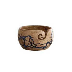 Cuenco Redondo de Madera para Hilos con Patrón de Vetas Azules, Hecho a Mano para Tejer y Hacer Ganchillo, Diseño Simple - Product Image 4