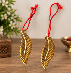 AK Laiton Attrayant Feuille Conception En Métal De Noël Décor Suspendu Lot De 2 Avec Finition Dorée Pour Ornements D'arbre/Décor De Noël - Product Image 1