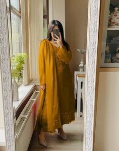 Robe traditionnelle pour femmes en georgette, longueur cheville, avec broderie, coupe classique, pour Diwali, style Inde Pakistan, toutes saisons - Product Image 1