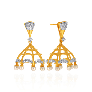 Boucles d'oreilles élégantes en or avec pierres blanches étincelantes, design en dôme ajouré et bijoux en perles pour femmes - Product Image 2