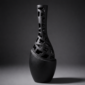 Vase à fleurs moderne en aluminium moulé, fait main, motif treillis creux, pot créatif en maille noire mate, vase haut abstrait, décoration de luxe pour la maison et le bureau - Product Image 1