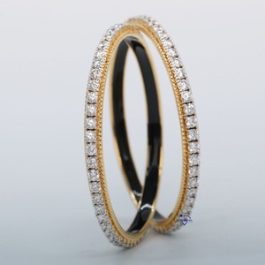 Brazaletes de Diamantes Moissanite de Diseño Único para Mujer con Artesanía de Joyería Fina y Aspecto Elegante Disponibles para la Venta - Product Image 2