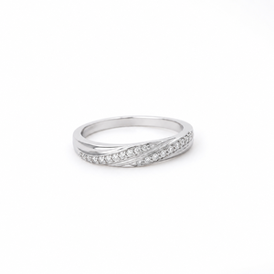Bague de mariage croisée en argent sterling 925 avec diamant rond scintillant et pavé, élégante bague de fiançailles en moissanite pour femme - Product Image 1