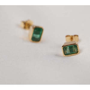 <b>Fine</b> 18K Gold Emerald Bezel Set Solitaire Stud <b>Earrings</b> - Product Image 5