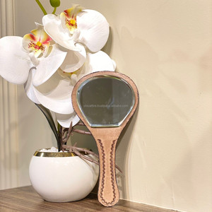 กระจกมือถือหนังแท้ทาสีด้วยมือสไตล์ตะวันตกกระจกแต่งหน้าด้วยมือดีไซน์วินเทจเหมาะสำหรับเป็นของขวัญสำหรับภรรยา - Product Image 4