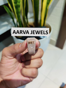 แหวนเงินแท้ 925 ประดับมอสซาไนต์ ตัวอักษรแบบ Pave ชุบโรเดียม/ทอง/โรสโกลด์ วงแหวนแบบ Cluster  แหวนนิ้วก้อยสลักชื่อส่วนตัวสำหรับผู้หญิง - Product Image 2