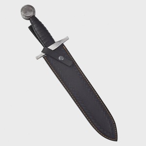 Épée viking courte artisanale en acier Damas avec fourreau en cuir noir et design de lame Damas - Product Image 6