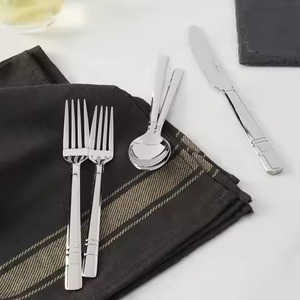Collection de couverts modernes en acier inoxydable, conçus pour une utilisation confortable et un style de table tendance - Product Image 3
