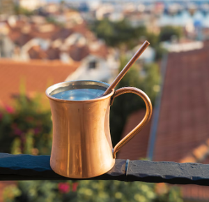 Juego de Tazas Curvas Moscow Mule de Cobre Puro de Lujo, con Acabado Pulido Liso Tipo Espejo, Forma de Reloj de Arena - Product Image 3