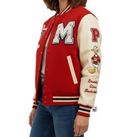 Veste universitaire vintage unisexe MRI High Street rouge avec patch brodé lettre M sur la manche, col rabattu style baseball