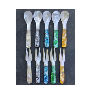 Cuillère et fourchette en nacre écologique du Vietnam Couverts en coquille fabriqués à la main pour les desserts, le caviar et les occasions spéciales - Product Image 2