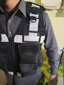 Chaleco de Seguridad Reflectante LED de Alta Visibilidad Personalizado, Transpirable, de Poliéster, con Múltiples Bolsillos, Negro, Táctico - Product Image 3