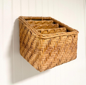 Porte-revues mural en rotin style vintage, support en bois pour livres et brochures - Product Image 4