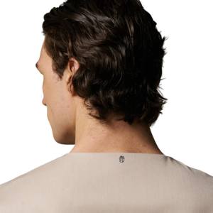 Chemise tissée intelligente pour homme, manches courtes, col en V, style minimaliste, haut décontracté, couleur unie, fabrication OEM, vente en gros - Product Image 3