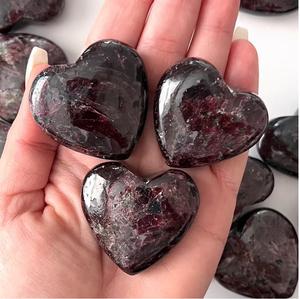 Cristal de Granate Rojo Natural Chakralume, Corazón Grabado, Piedra Curativa Pulida para Reiki, Meditación, Decoración Energética, Venta al Por Mayor - Product Image 4