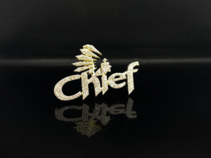 Colgante Personalizado de Acero Inoxidable Plateado con Letra 'Chief' y Cristales de Zirconia Cúbica (CZ) Estilo Hiphop Unisex - Product Image 1