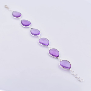 กำไลข้อมือทำมือประดับพลอยลาเวนเดอร์อเมทิสต์ทรงลูกแพร์จากธรรมชาติ  ตัวเรือนเงินแท้ 925 - Product Image 2