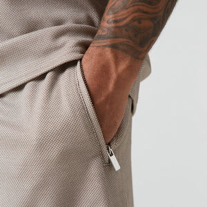 Ensemble t-shirt et short pour homme, beige clair, coupe ajustée, ensemble assorti décontracté d'été, léger, respirant, coton et polyester - Product Image 5