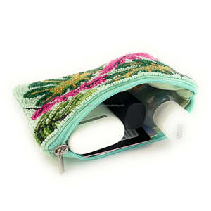 Pochette perlée à motif de feuilles tropicales rose et vert, porte-monnaie botanique, mini portefeuille zippé pour l'été, accessoire de boutique en gros - Product Image 2