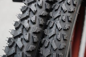 Neumático de Bicicleta con Patrón de Bloques KB102, Caucho Natural Duradero para Bicicletas de Montaña y de Ciudad, Mercado Global - Product Image 3