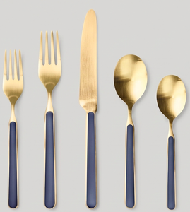 Juego de cubiertos modernos dorados con mangos de cobalto, acabado mate, apto para lavavajillas, para uso en mesas de boda. - Product Image 1