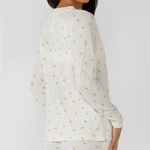 เสื้อผ้าออกกำลังกายขายส่งสำหรับผู้หญิง ผลิตภัณฑ์ใหม่จากโรงงาน ออกแบบลายพิมพ์ เสื้อแขนยาวสำหรับฤดูร้อน เสื้อแฟชั่นสไตล์สปอร์ต - Product Image 2