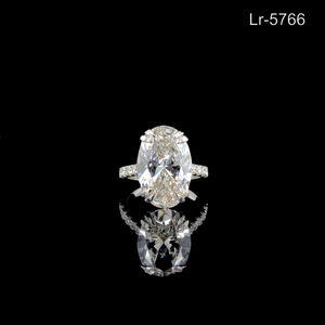Bague de fiançailles ovale en diamant de laboratoire IGI 4,20 CTW avec pavé, en or blanc 14K plaqué rhodium, bijou tendance pour anniversaire - Product Image 1