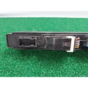 ECU และโมดูลคอมพิวเตอร์มือสองสำหรับรถยนต์ซีรีส์ 5 รุ่น 6135924439601 - Product Image 4