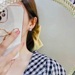 Pendientes de Perlas de Vidrio Plateadas Redondas de 11 mm, Comparables con el Lujo, Degradado de Zafiro Fénix, Luz Fría, Frente Impecable - Product Image 2