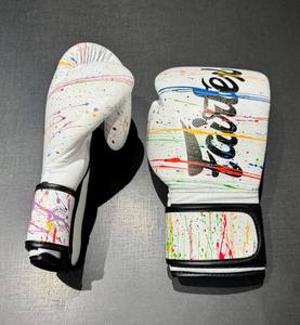 ราคาขายส่ง RTS คุณภาพสูงสุด ถุงมือชกมวย Fair Tex แบบกำหนดเองได้ หลายสีขาว สำหรับการต่อสู้ ถุงมือพิมพ์ลายที่ใส่สบาย รุ่น AI-MG-06 - Product Image 5