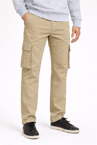 Pantalon cargo utilitaire confortable pour homme, couleur beige sable – Un essentiel quotidien élégant et pratique, confectionné en tissu résistant et riche en coton. - Product Image 1